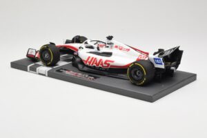 Haas VF-22 #20 K. Magnussen British GP 2022 Minichamps 1:18 117221020 Metal - imagem 5 de 6