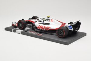 Haas VF-22 #47 M. Schumacher Bahrain GP 2022 Minichamps 1:18 117220147 Metal - imagem 5 de 6