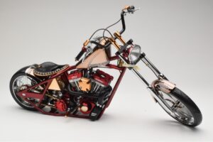 Harley-Davidson West Coast Choppers Diablo Soft Tail Ouro Vermelho Minichamps 1:5 JJ04-05-03 Metal - imagem 5 de 6
