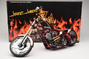 Harley-Davidson West Coast Choppers Diablo Soft Tail Ouro Vermelho Minichamps 1:5 JJ04-05-03 Metal - imagem 6 de 6
