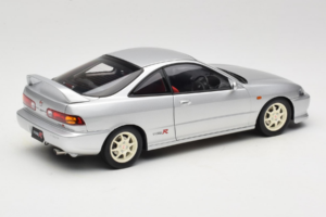 Honda Integra Type R DC2 Pre-Facelift Vogue Silver Metallic MotorHelix 1:18 M85202 Metal - imagem 3 de 8