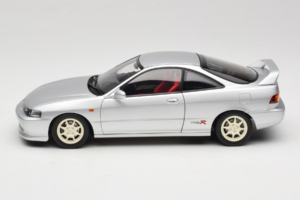 Honda Integra Type R DC2 Pre-Facelift Vogue Silver Metallic MotorHelix 1:18 M85202 Metal - imagem 4 de 8