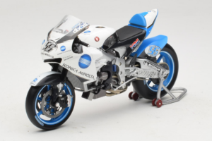 Honda RC212V #56 S. Nakano Konica Minolta Honda MotoGP 2007 Minichamps 1:18 112071056 Metal - imagem 2 de 6