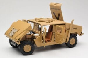 Hummer H1 AM General Military Police Exoto 1:18 01801 Metal - imagem 2 de 8