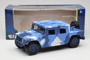 Hummer H1 Humvee Azul & Branco Motormax 1:18 73157 Metal - imagem 8 de 8
