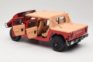 Hummer H1 Soft Top Vermelho Exoto 1:18 01805 Metal - imagem 5 de 8