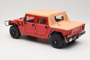 Hummer H1 Soft Top Vermelho Exoto 1:18 01805 Metal - imagem 7 de 8