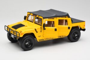 Hummer H1 Soft Top Amarelo Maisto 1:18 56041 Metal - imagem 2 de 8