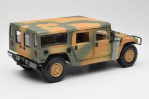 Hummer H1 Station Wagon Military Maisto 1:18 56049 Metal - imagem 3 de 8