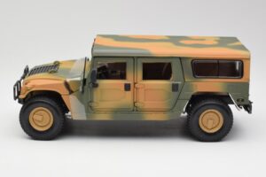 Hummer H1 Station Wagon Military Maisto 1:18 56049 Metal - imagem 4 de 8
