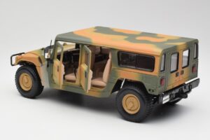 Hummer H1 Station Wagon Military Maisto 1:18 56049 Metal - imagem 5 de 8