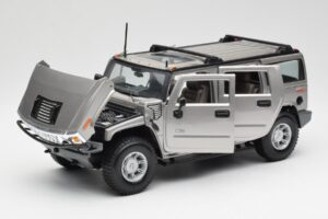 Hummer H2 Prata Maisto 1:18 7449569 Metal - imagem 2 de 8