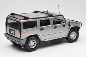 Hummer H2 Prata Maisto 1:18 7449569 Metal - imagem 3 de 8