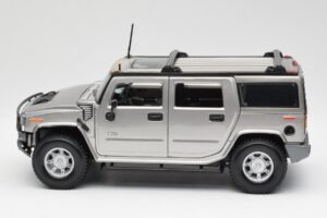 Hummer H2 Prata Maisto 1:18 7449569 Metal - imagem 4 de 8