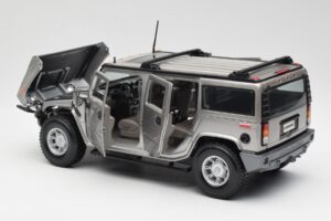 Hummer H2 Prata Maisto 1:18 7449569 Metal - imagem 5 de 8