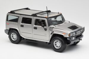 Hummer H2 Prata Maisto 1:18 7449569 Metal - imagem 6 de 8