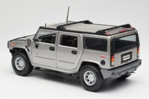 Hummer H2 Prata Maisto 1:18 7449569 Metal - imagem 7 de 8