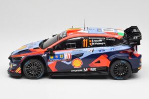 Hyundai i20 N Rally1 WRC #11 T. Neuville / M. Wydaeghe Central European Rally Winner 2023 IXO 1:18 18RMC193 Metal - imagem 3 de 6