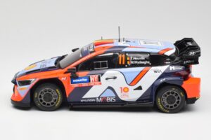 Hyundai i20 N Rally1 #11 T. Neuville / M. Wydaeghe Rally Sweden 2024 IXO 1:18 18RMC201 Metal - imagem 3 de 6