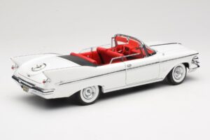 Imperial Crown Cabriolet Branco Road Signature 1:18 20138 Metal - imagem 3 de 8