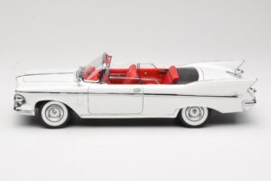 Imperial Crown Cabriolet Branco Road Signature 1:18 20138 Metal - imagem 4 de 8