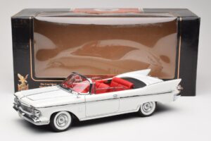 Imperial Crown Cabriolet Branco Road Signature 1:18 20138 Metal - imagem 8 de 8