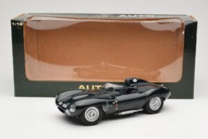 Jaguar D-Type Short Nose Verde AUTOart 1:18 73561 Metal - imagem 6 de 6