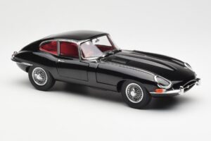 Jaguar E-Type 3.8 Series 1 Preto Kyosho 1:18 08954BK Metal - imagem 6 de 8