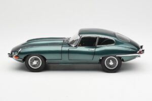 Jaguar E-Type 3.8 Series 1 Verde Escuro Kyosho 1:18 08954DG Metal - imagem 4 de 8