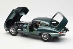 Jaguar E-Type 3.8 Series 1 Verde Escuro Kyosho 1:18 08954DG Metal - imagem 5 de 8