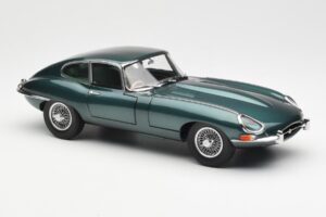 Jaguar E-Type 3.8 Series 1 Verde Escuro Kyosho 1:18 08954DG Metal - imagem 6 de 8