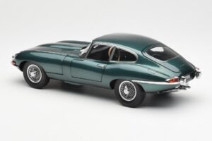 Jaguar E-Type 3.8 Series 1 Verde Escuro Kyosho 1:18 08954DG Metal - imagem 7 de 8