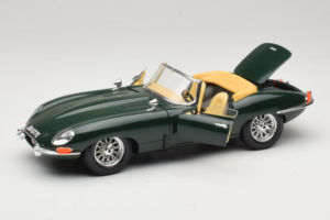 Jaguar E-Type Cabriolet Verde Bburago 1:18 3026 Metal - imagem 2 de 8