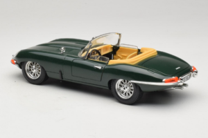 Jaguar E-Type Cabriolet Verde Bburago 1:18 3026 Metal - imagem 7 de 8