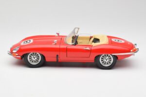 Jaguar E-Type Cabriolet Vermelho Bburago 1:18 3016 Metal - imagem 4 de 8