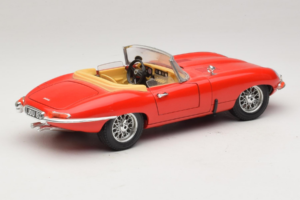 Jaguar E-Type Series 1 Cabriolet Vermelho Bburago 1:18 3038 Metal - imagem 3 de 8