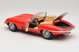 Jaguar E-Type Series 1 Cabriolet Vermelho Bburago 1:18 3038 Metal - imagem 5 de 8