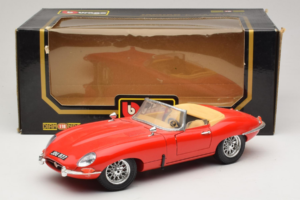 Jaguar E-Type Series 1 Cabriolet Vermelho Bburago 1:18 3038 Metal - imagem 8 de 8