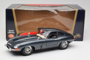 Jaguar E-Type Series 1 Verde Bburago 1:18 3018-M1 Metal - imagem 2 de 8