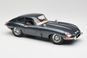 Jaguar E-Type Series 1 Verde Bburago 1:18 3018-M1 Metal - imagem 6 de 8