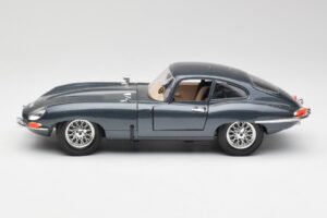Jaguar E-Type Cinzento Bburago 1:18 30018 Metal - imagem 4 de 8