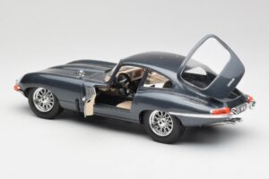 Jaguar E-Type Cinzento Bburago 1:18 30018 Metal - imagem 5 de 8