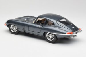 Jaguar E-Type Cinzento Bburago 1:18 30018 Metal - imagem 7 de 8