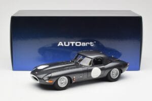 Jaguar E-Type Series 1 Coupe Lightweight Cinzento Escuro AUTOart 1:18 73647 Metal - imagem 8 de 8
