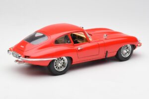 Jaguar E-Type Vermelho Bburago 1:18 3018 Metal - imagem 3 de 8
