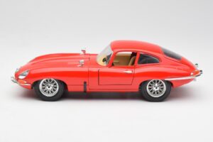 Jaguar E-Type Vermelho Bburago 1:18 3018 Metal - imagem 4 de 8