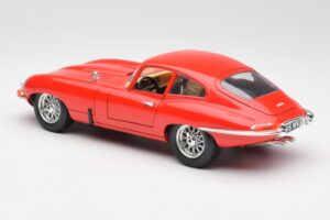 Jaguar E-Type Vermelho Bburago 1:18 3018 Metal - imagem 7 de 8