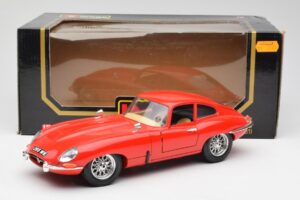 Jaguar E-Type Vermelho Bburago 1:18 3018 Metal - imagem 8 de 8