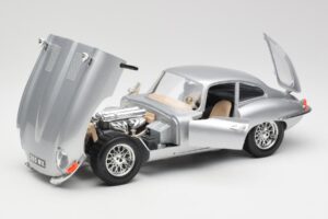 Jaguar E-Type Series 1 Prata Bburago 1:18 3018-M2 Metal - imagem 2 de 8