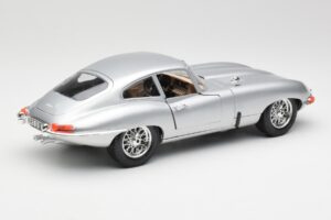 Jaguar E-Type Series 1 Prata Bburago 1:18 3018-M2 Metal - imagem 3 de 8
